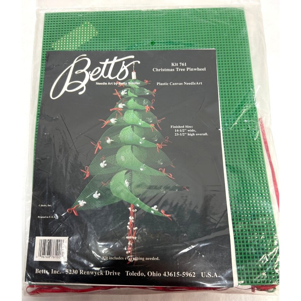 Betts Kit 761 Christmas Tree Pinwheel Plastic Canvas Needle Art Craft Kit
